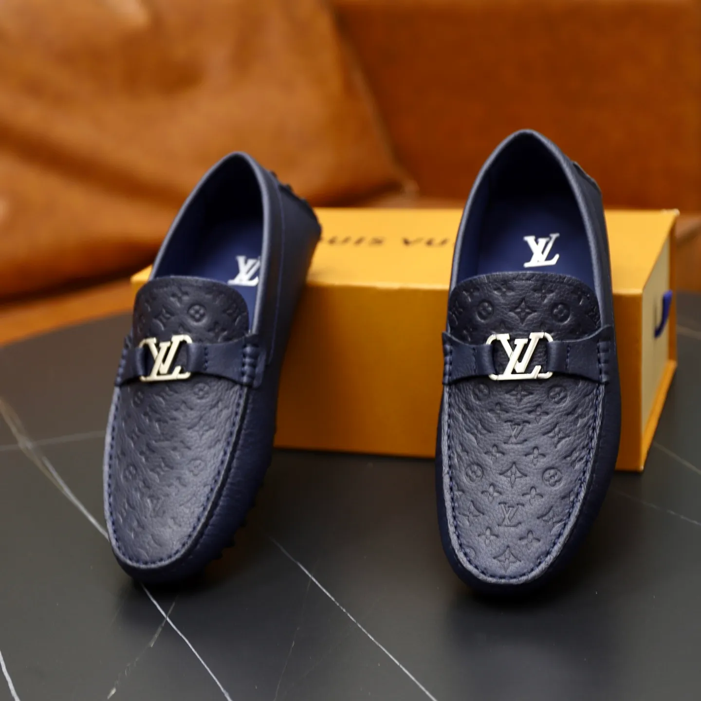 Ex-factory price: 480💰【LV】Louis Vuitton ⚠️High-end men’s driving and pedal series ⚠️38-44 (customized for 45) ⚠️All original cowhide leather! Thick and soft! Made entirely of calfskin lining! The latest non-slip beanie sole! Three-dimensional package technology! Fashionable and classic! Handicrafts! Original high quality! Feel free to compare!